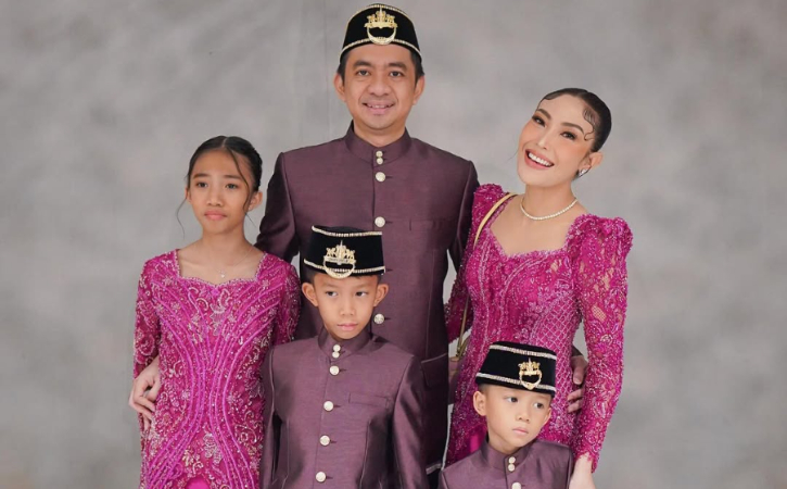 Keluarga Ayu Dewi dan Regi Datau